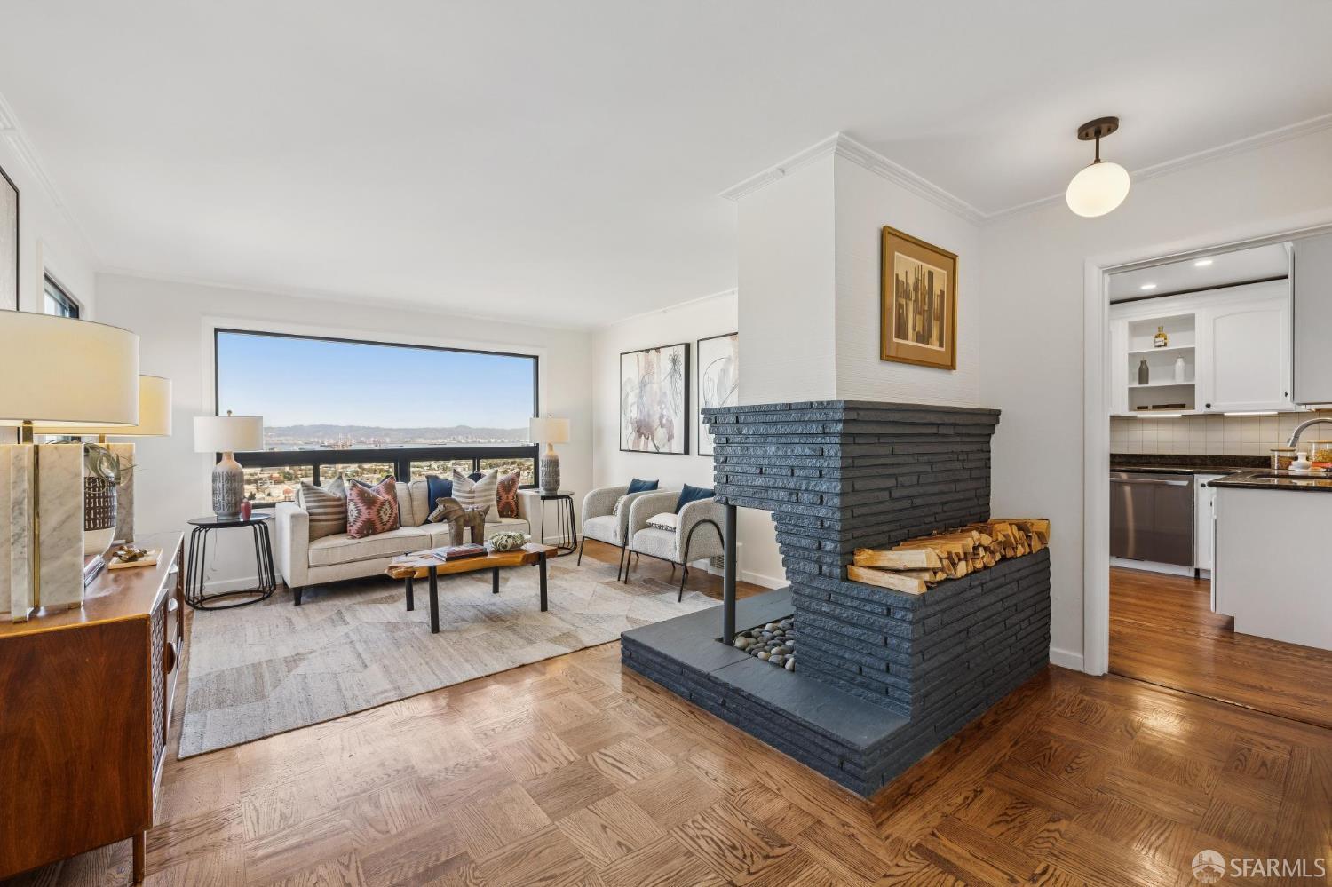 Detail Gallery Image 3 of 42 For 100 Bridgeview Dr, San Francisco,  CA 94124 - 2 Beds | 1 Baths