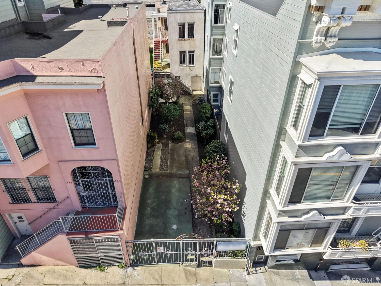 Detail Gallery Image 3 of 7 For 1437 Mason St, San Francisco,  CA 94133 - 0 Beds | 2 Baths