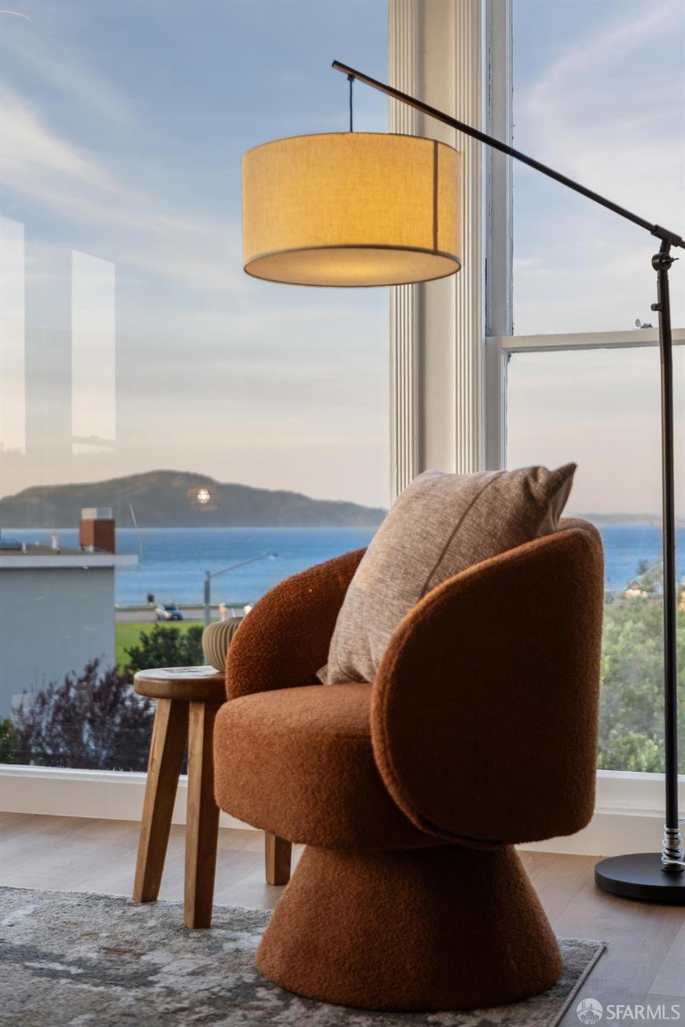 Detail Gallery Image 4 of 27 For 440 Avila St, San Francisco,  CA 94123 - 2 Beds | 1 Baths