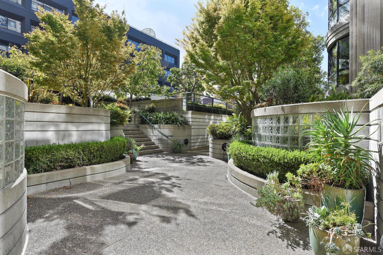 Photo #4: 426110222 Listing: Photo #4