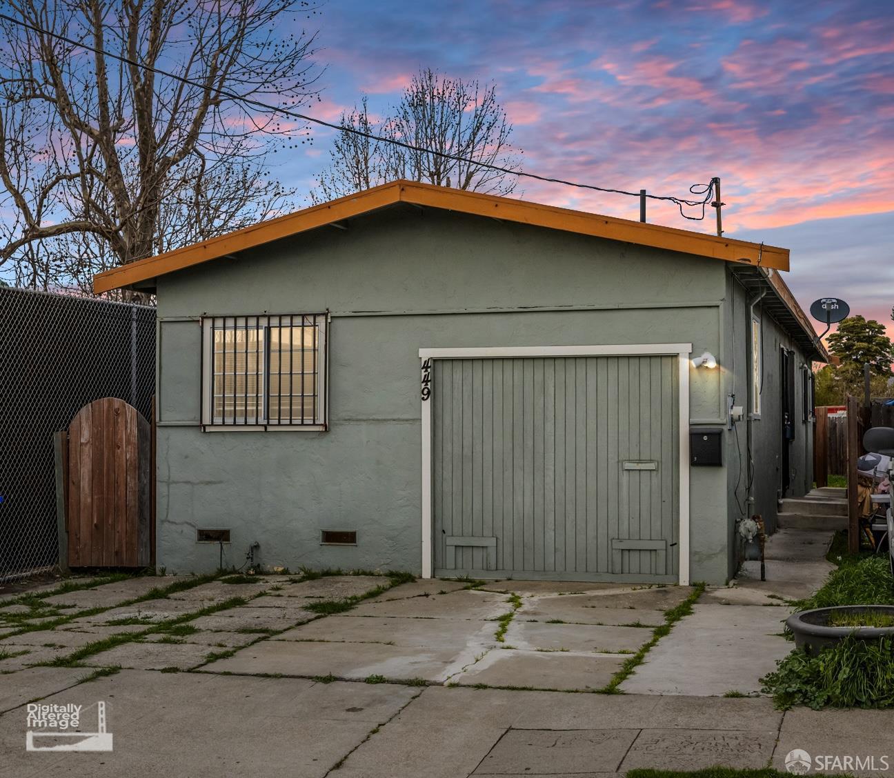Detail Gallery Image 2 of 21 For 449 Lucas Ave, Richmond,  CA 94801 - 3 Beds | 2 Baths