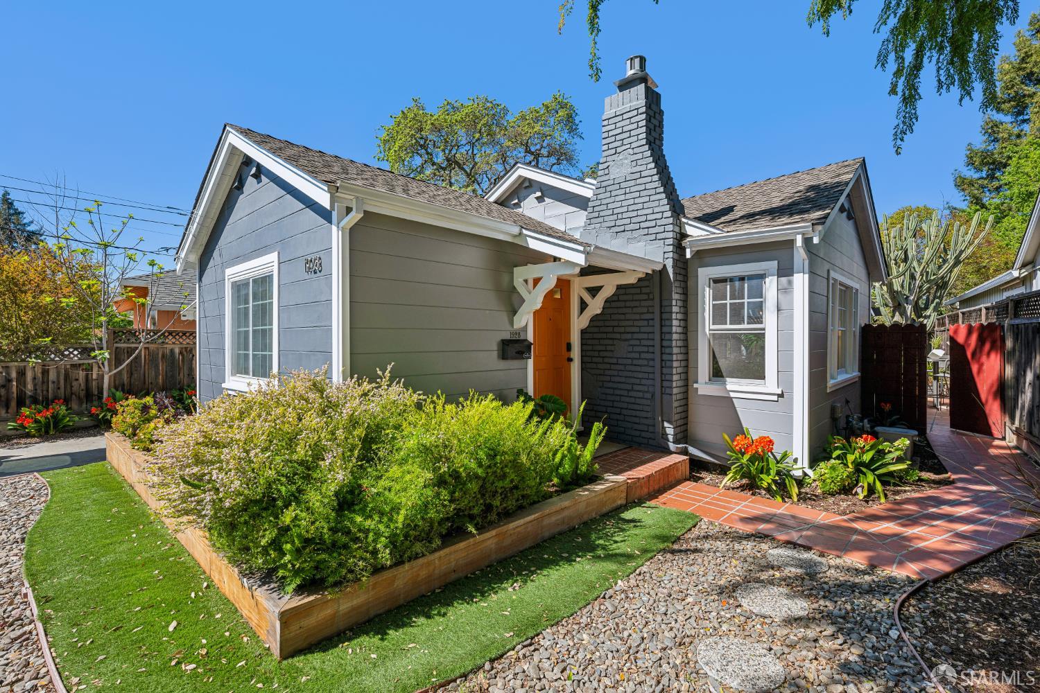 Detail Gallery Image 7 of 67 For 1928 Howard Ave, San Carlos,  CA 94070 - 3 Beds | 2 Baths