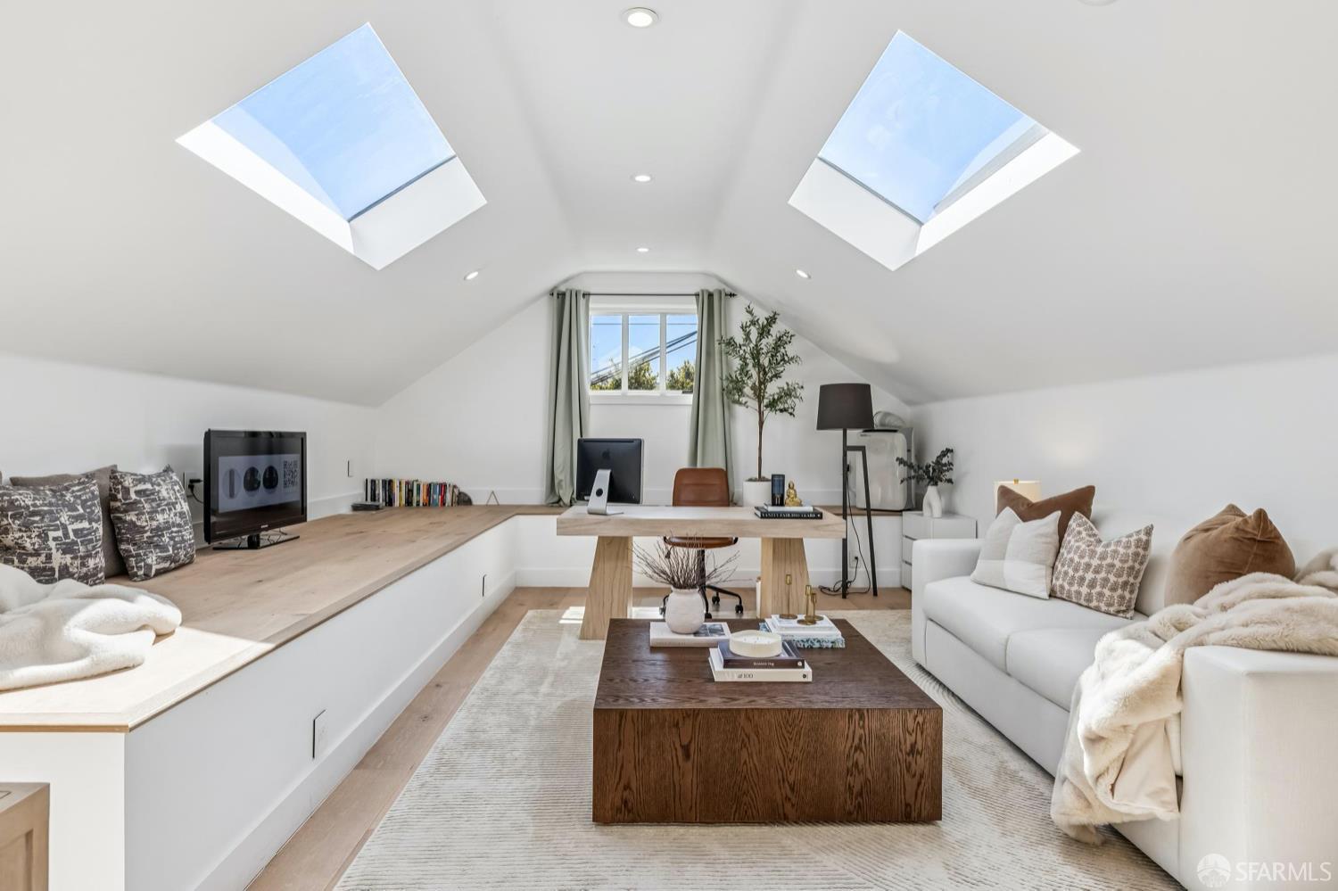 Detail Gallery Image 18 of 33 For 4376 17th St, San Francisco,  CA 94114 - 3 Beds | 3/1 Baths