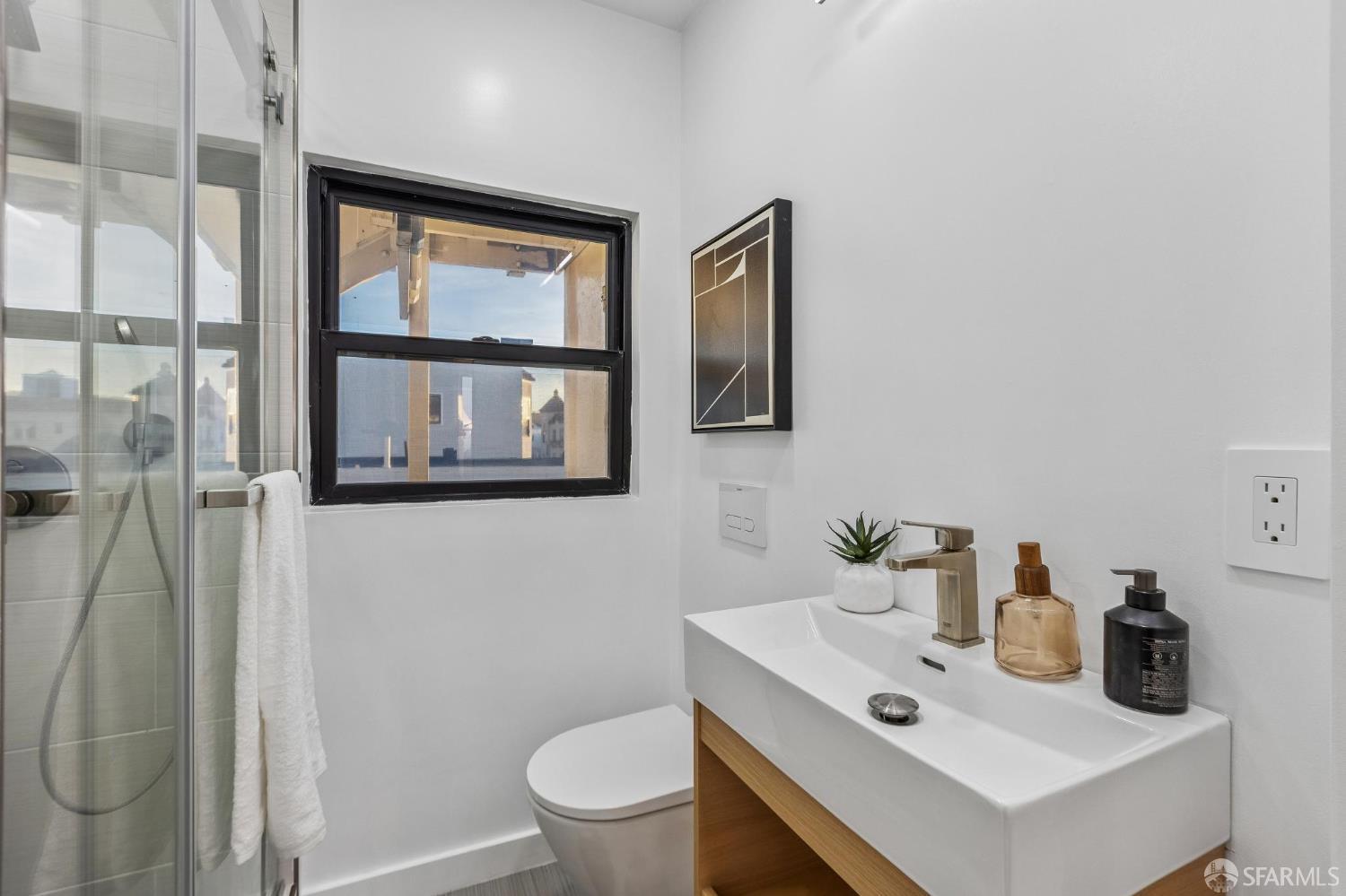 Detail Gallery Image 17 of 27 For 440 Avila St, San Francisco,  CA 94123 - 2 Beds | 1 Baths