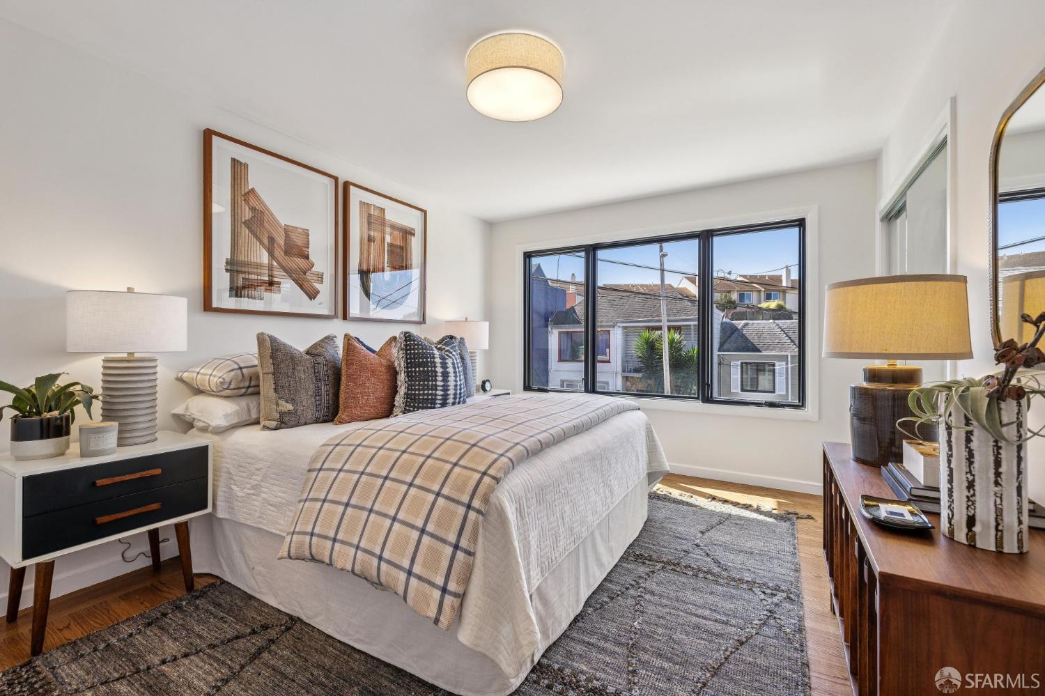 Detail Gallery Image 16 of 42 For 100 Bridgeview Dr, San Francisco,  CA 94124 - 2 Beds | 1 Baths