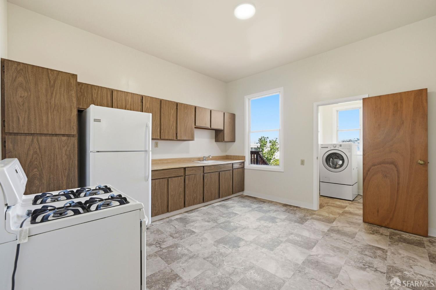 Detail Gallery Image 13 of 36 For 29 Holyoke St, San Francisco,  CA 94134 - 2 Beds | 1 Baths