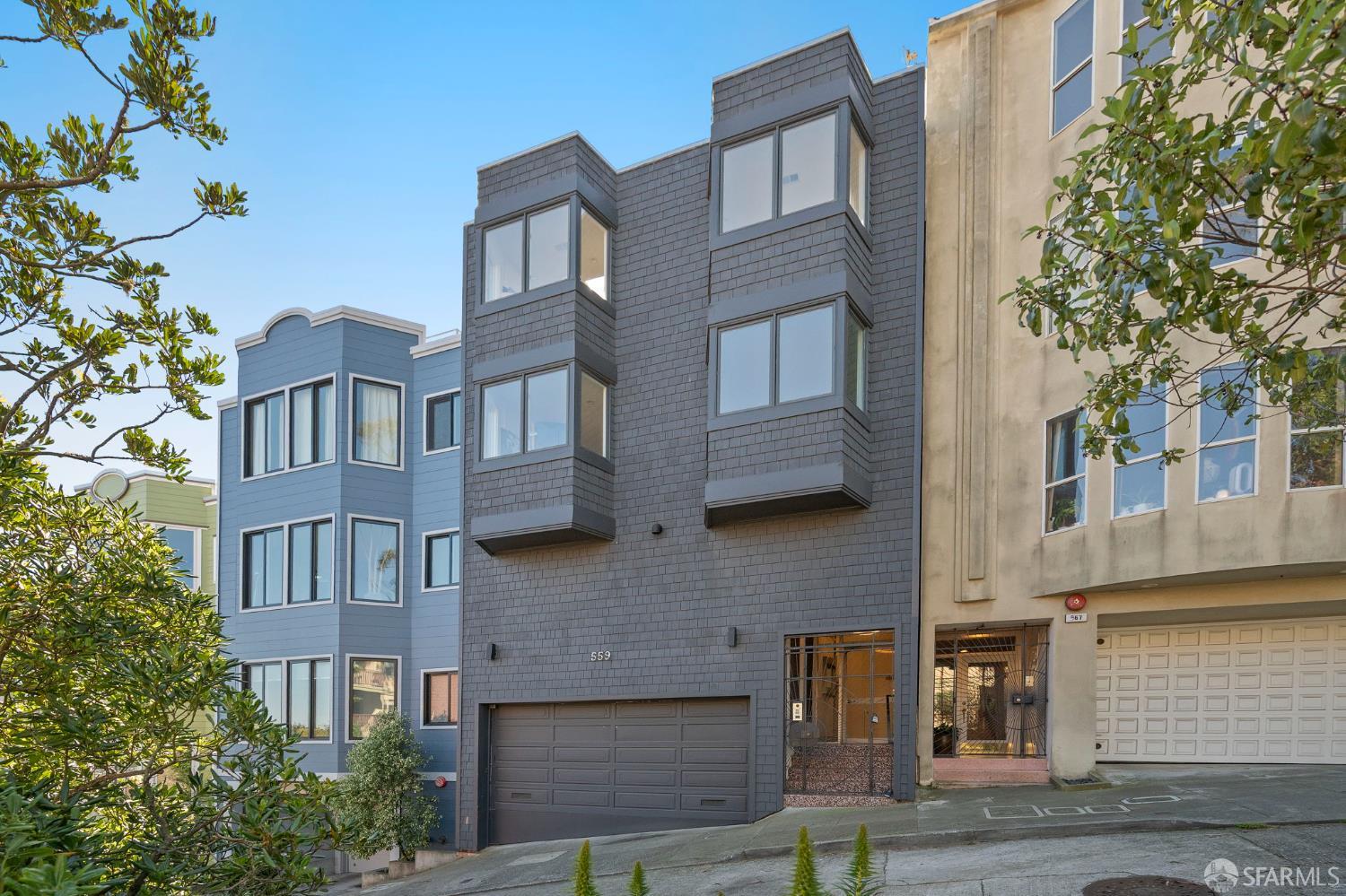 Detail Gallery Image 2 of 34 For 559 27th St #2,  San Francisco,  CA 94131 - 2 Beds | 1 Baths