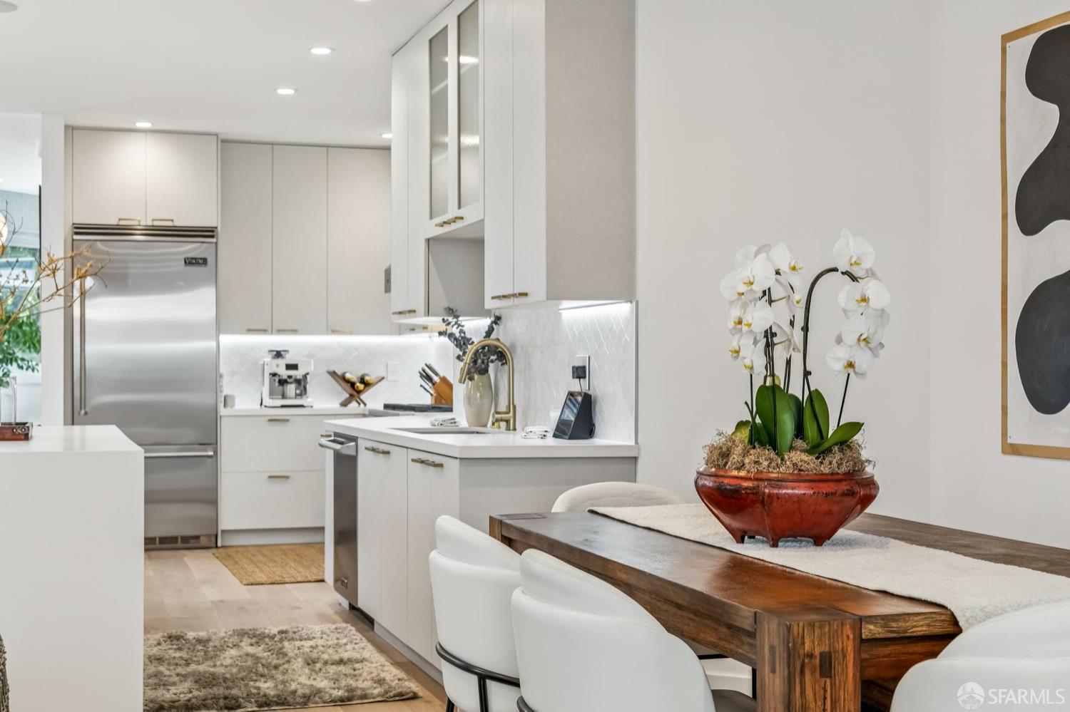 Detail Gallery Image 10 of 33 For 4376 17th St, San Francisco,  CA 94114 - 3 Beds | 3/1 Baths