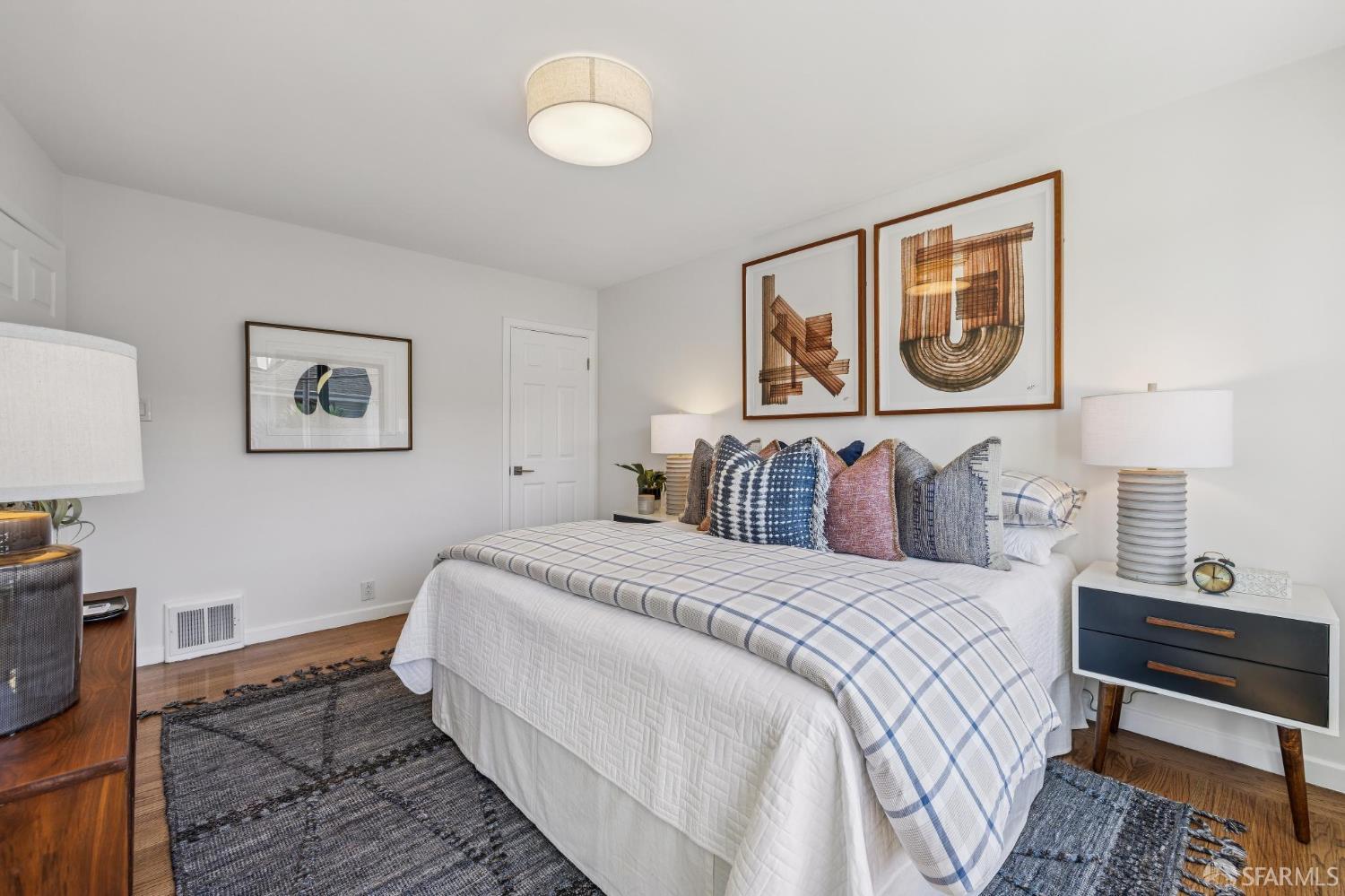 Detail Gallery Image 18 of 42 For 100 Bridgeview Dr, San Francisco,  CA 94124 - 2 Beds | 1 Baths