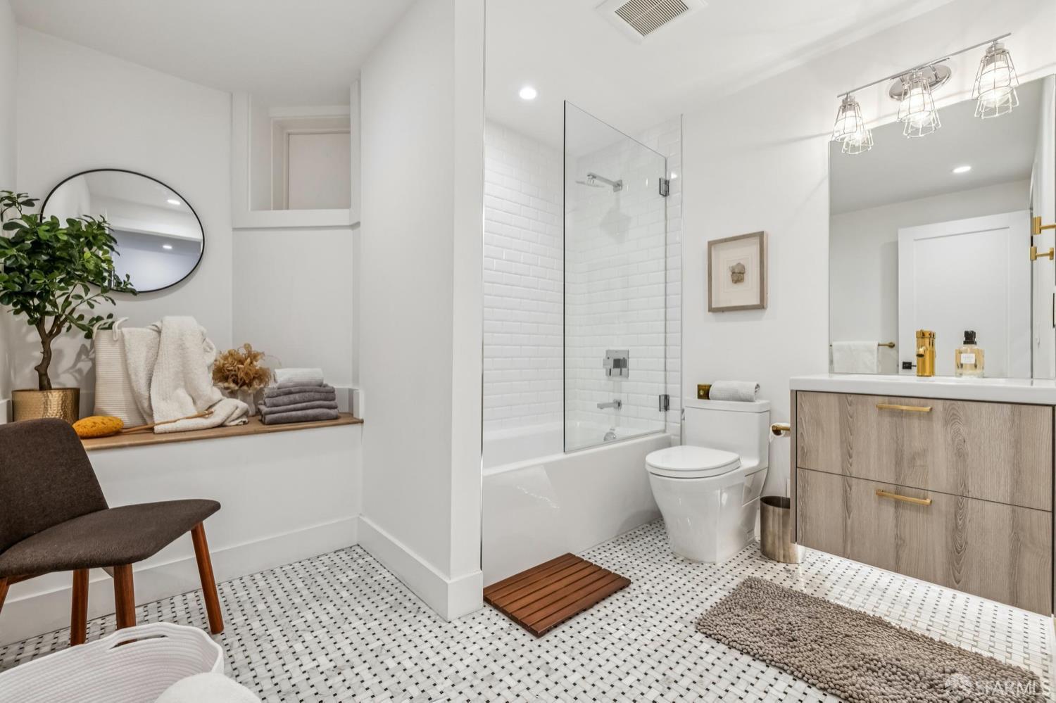 Detail Gallery Image 27 of 33 For 4376 17th St, San Francisco,  CA 94114 - 3 Beds | 3/1 Baths