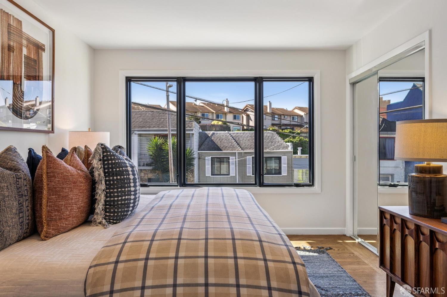 Detail Gallery Image 17 of 42 For 100 Bridgeview Dr, San Francisco,  CA 94124 - 2 Beds | 1 Baths