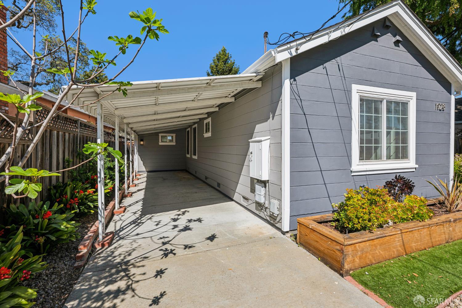 Detail Gallery Image 4 of 67 For 1928 Howard Ave, San Carlos,  CA 94070 - 3 Beds | 2 Baths