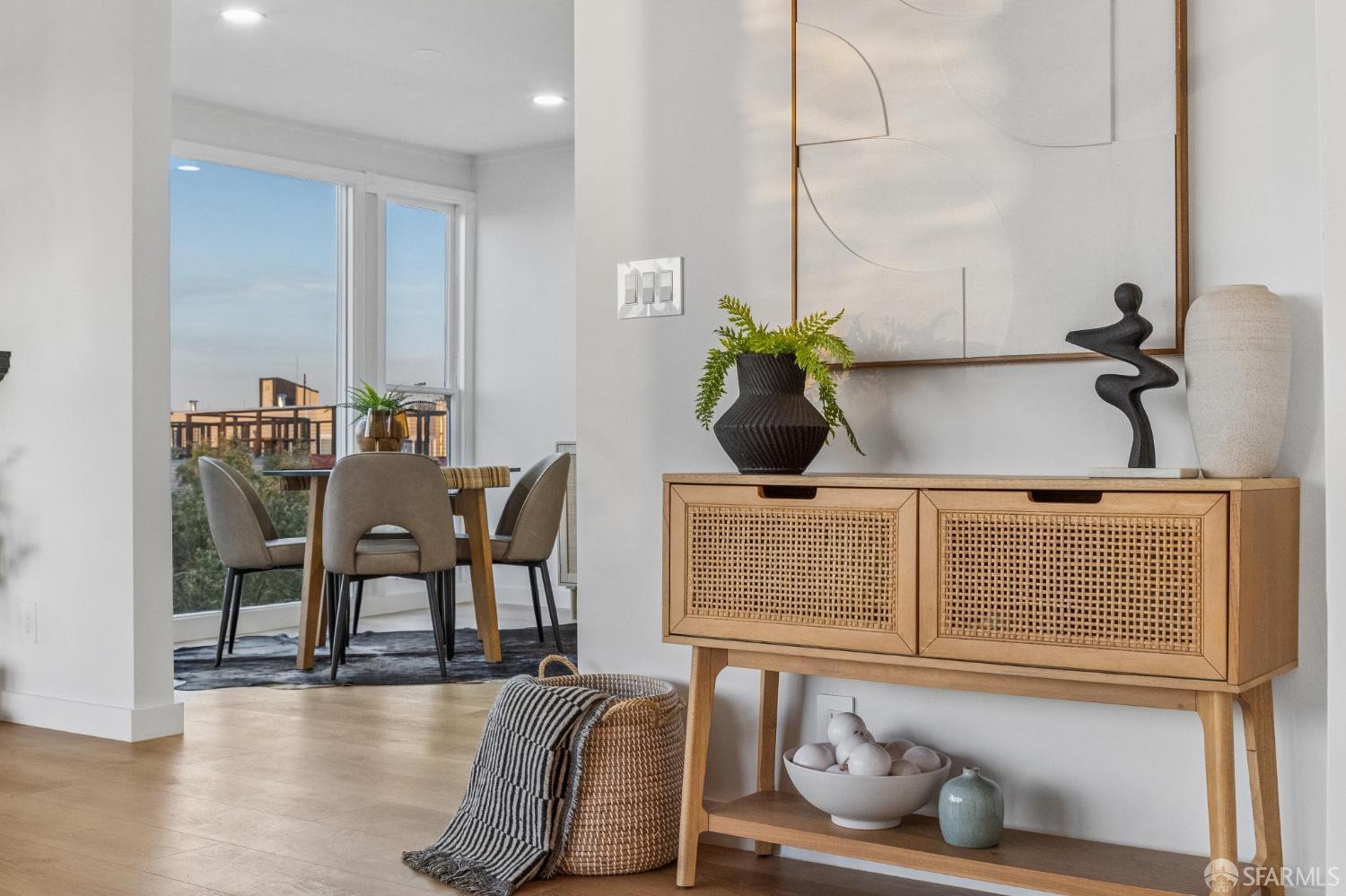 Detail Gallery Image 7 of 27 For 440 Avila St, San Francisco,  CA 94123 - 2 Beds | 1 Baths