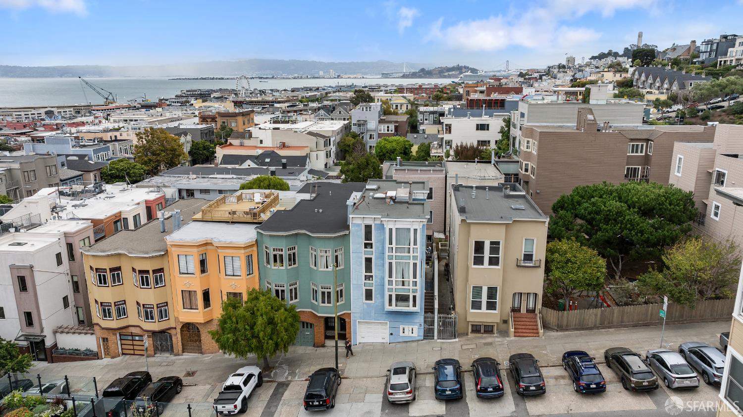 Detail Gallery Image 4 of 42 For 2914 Larkin St, San Francisco,  CA 94109 - – Beds | – Baths