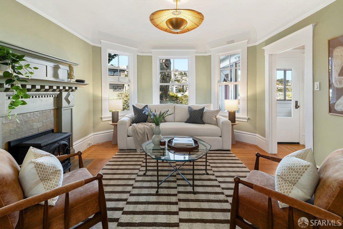 Detail Gallery Image 6 of 34 For 4799 19th St, San Francisco,  CA 94114 - 4 Beds | 1 Baths