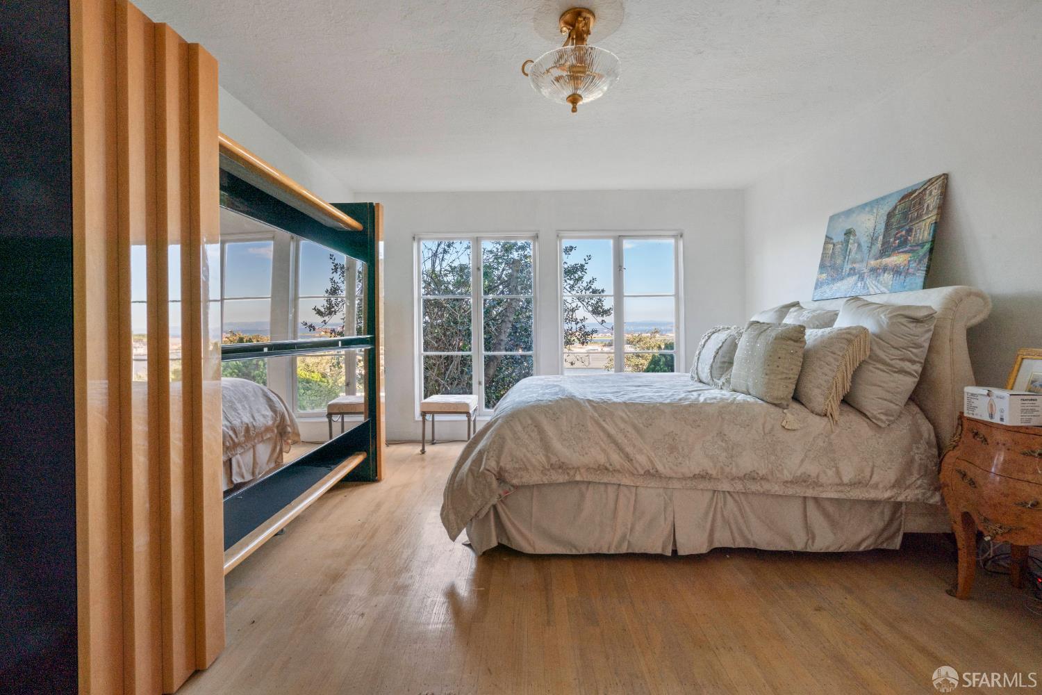 Detail Gallery Image 10 of 11 For 1033 Girard St, San Francisco,  CA 94134 - 3 Beds | 2 Baths
