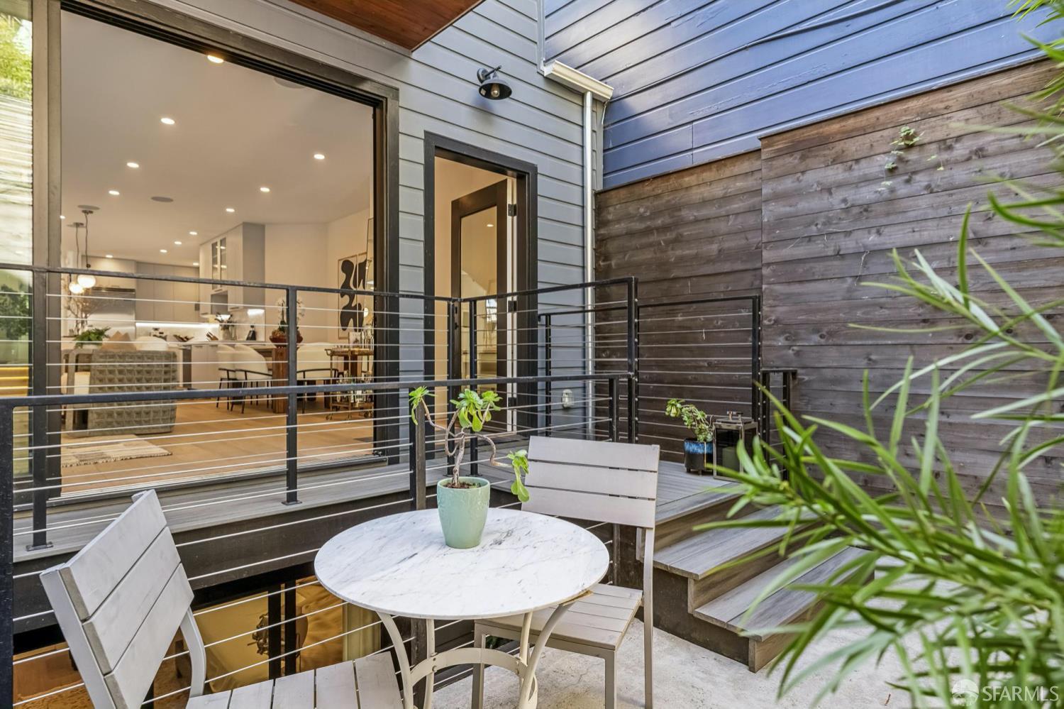 Detail Gallery Image 14 of 33 For 4376 17th St, San Francisco,  CA 94114 - 3 Beds | 3/1 Baths