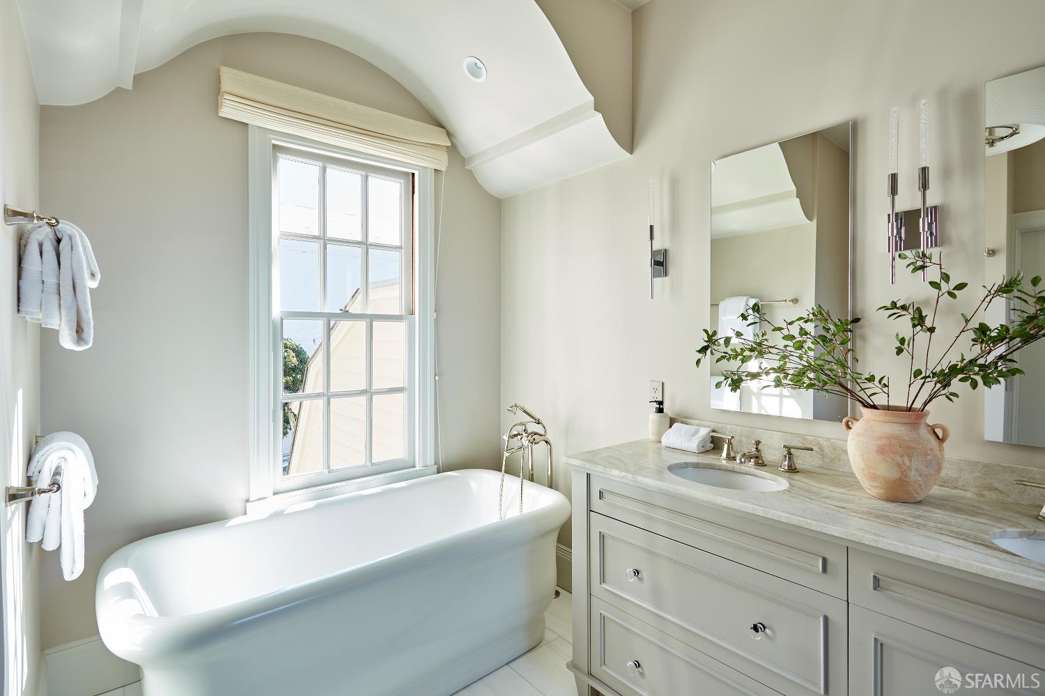 Detail Gallery Image 18 of 28 For 139 Cherry St, San Francisco,  CA 94118 - 3 Beds | 2/1 Baths