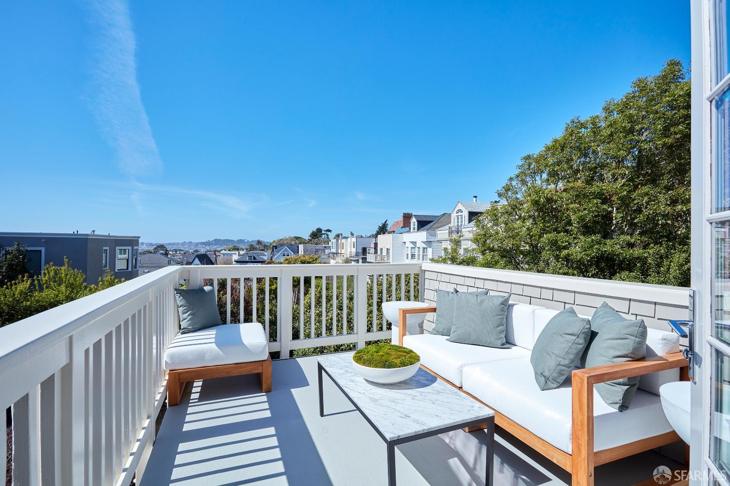 Detail Gallery Image 16 of 28 For 139 Cherry St, San Francisco,  CA 94118 - 3 Beds | 2/1 Baths