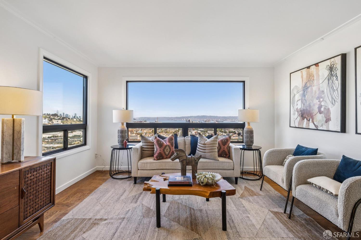 Detail Gallery Image 2 of 42 For 100 Bridgeview Dr, San Francisco,  CA 94124 - 2 Beds | 1 Baths