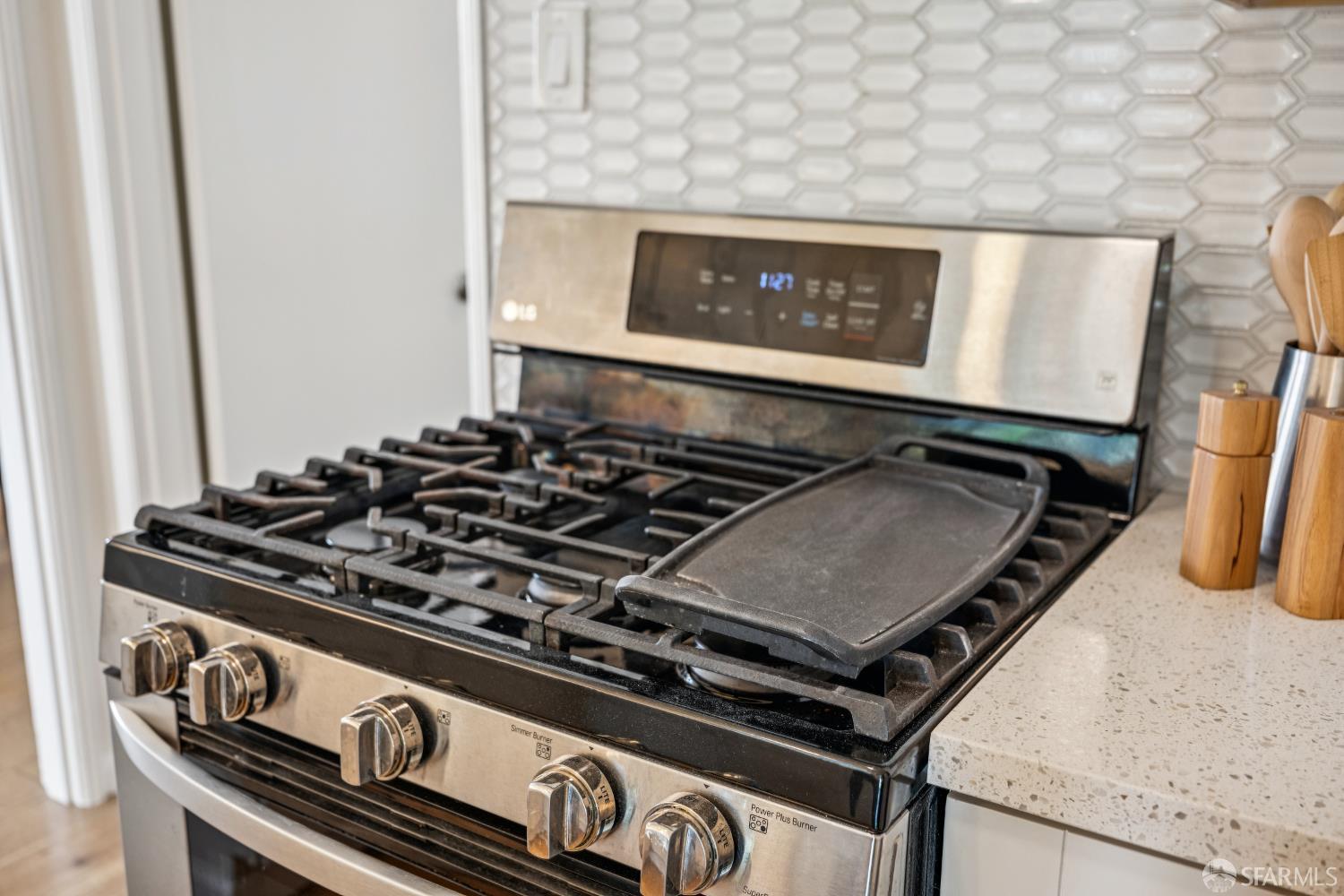 Detail Gallery Image 33 of 67 For 1928 Howard Ave, San Carlos,  CA 94070 - 3 Beds | 2 Baths