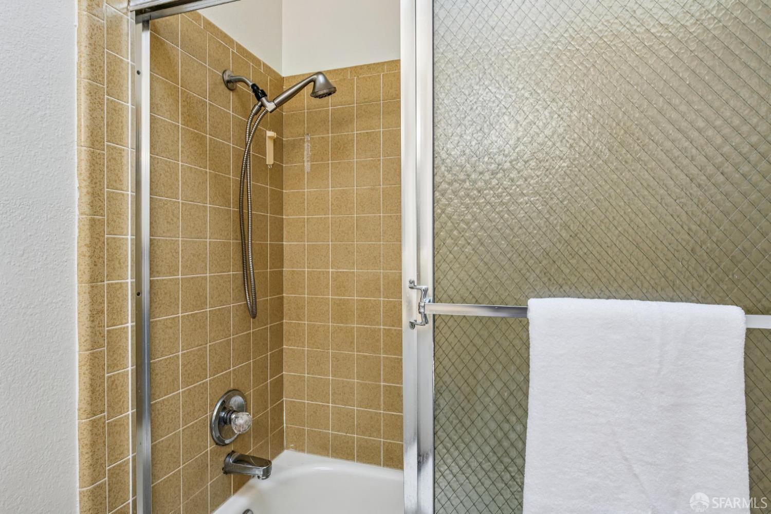 Detail Gallery Image 29 of 53 For 631 Morse St, San Francisco,  CA 94112 - 5 Beds | 3 Baths