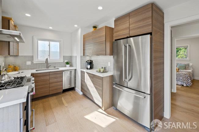 Detail Gallery Image 11 of 33 For 156 Midcrest Way, San Francisco,  CA 94131 - 3 Beds | 2 Baths