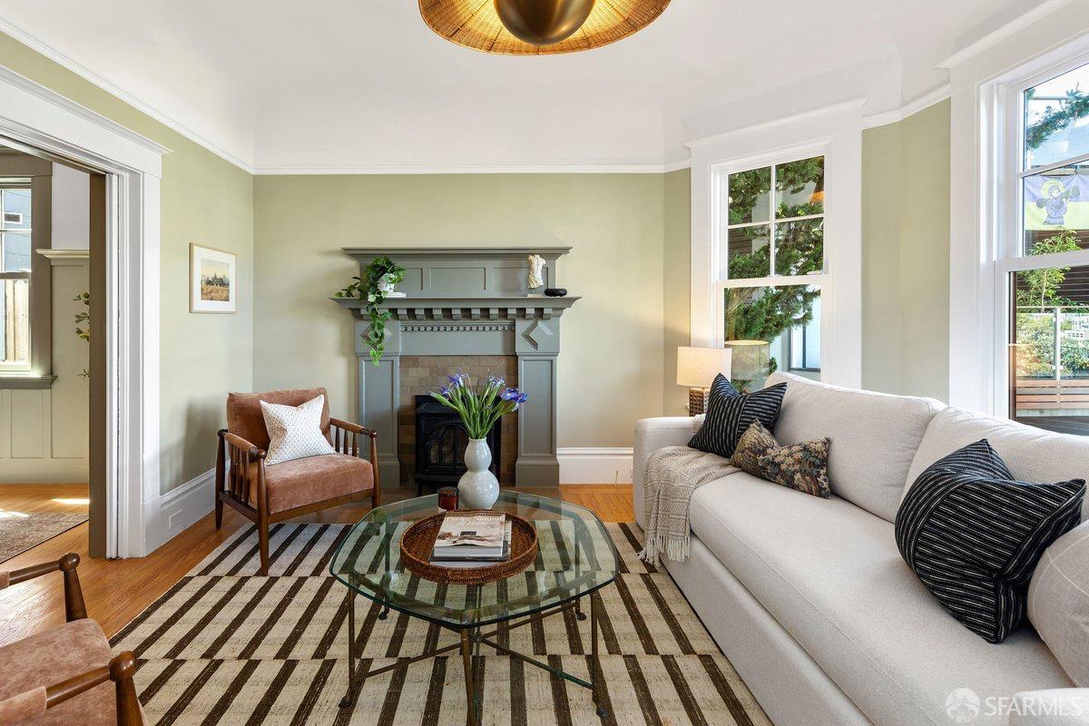 Detail Gallery Image 7 of 34 For 4799 19th St, San Francisco,  CA 94114 - 4 Beds | 1 Baths