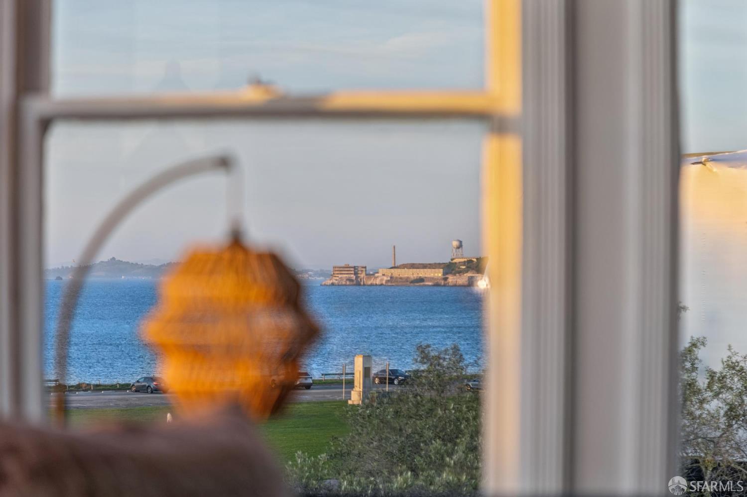 Detail Gallery Image 6 of 27 For 440 Avila St, San Francisco,  CA 94123 - 2 Beds | 1 Baths