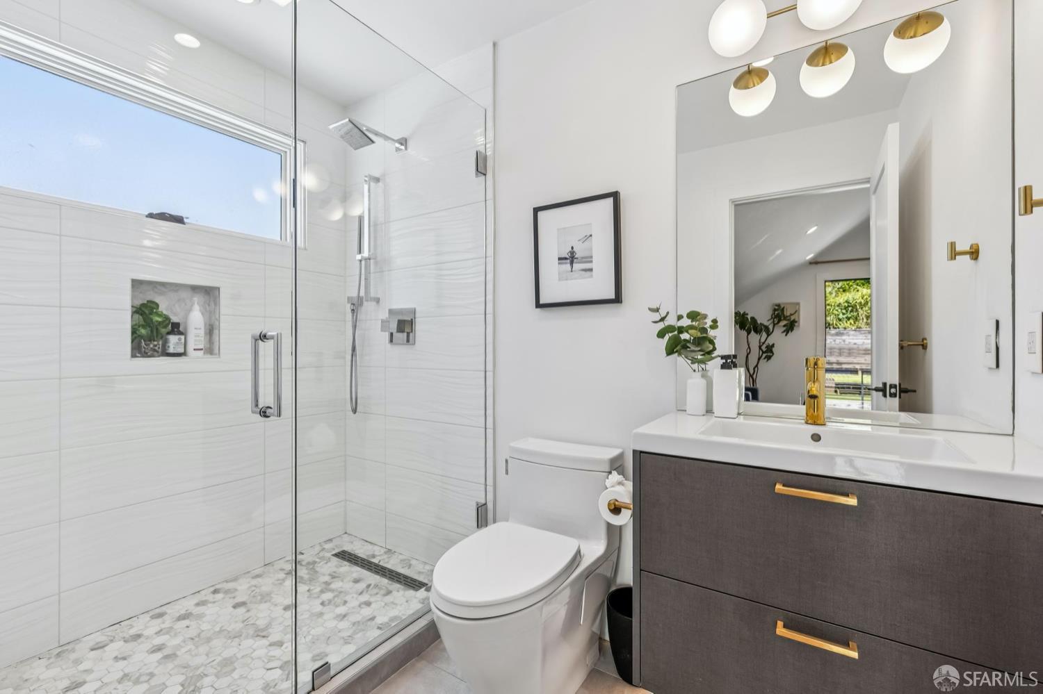 Detail Gallery Image 19 of 33 For 4376 17th St, San Francisco,  CA 94114 - 3 Beds | 3/1 Baths