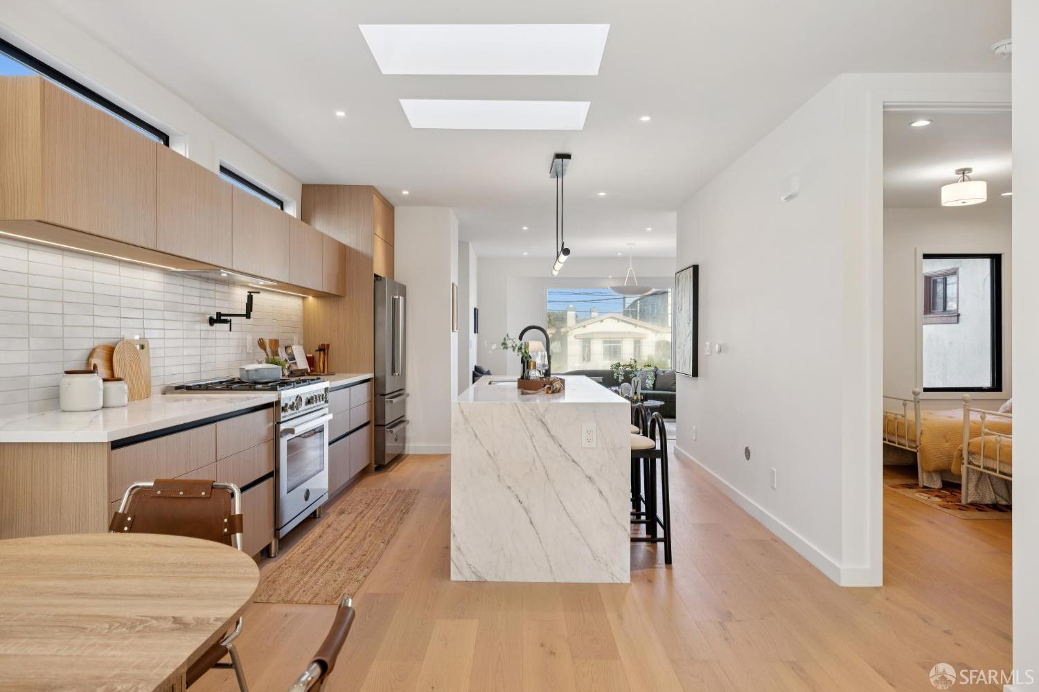 Detail Gallery Image 23 of 90 For 907 Athens St, San Francisco,  CA 94112 - 4 Beds | 4 Baths