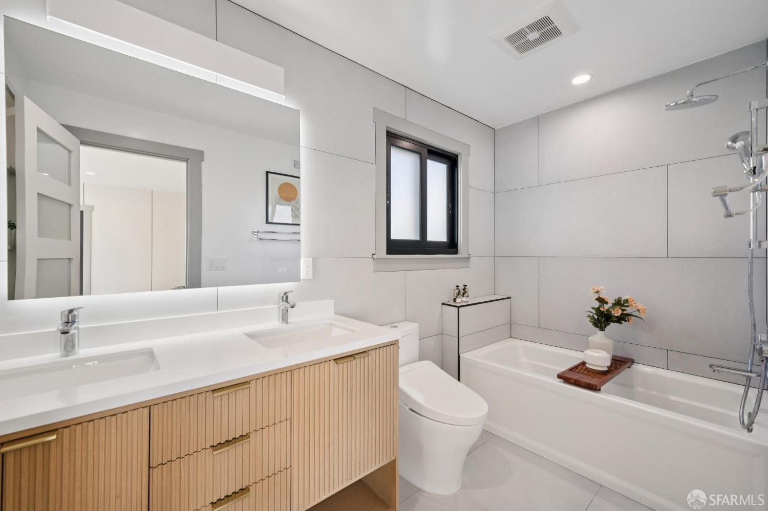 Detail Gallery Image 34 of 72 For 1371 34th Ave, San Francisco,  CA 94122 - 4 Beds | 4 Baths