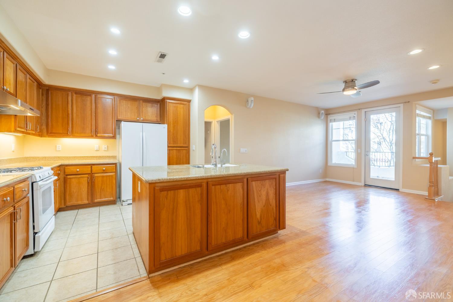 Detail Gallery Image 8 of 33 For 4138 Clarinbridge Cir, Dublin,  CA 94568 - 2 Beds | 2 Baths