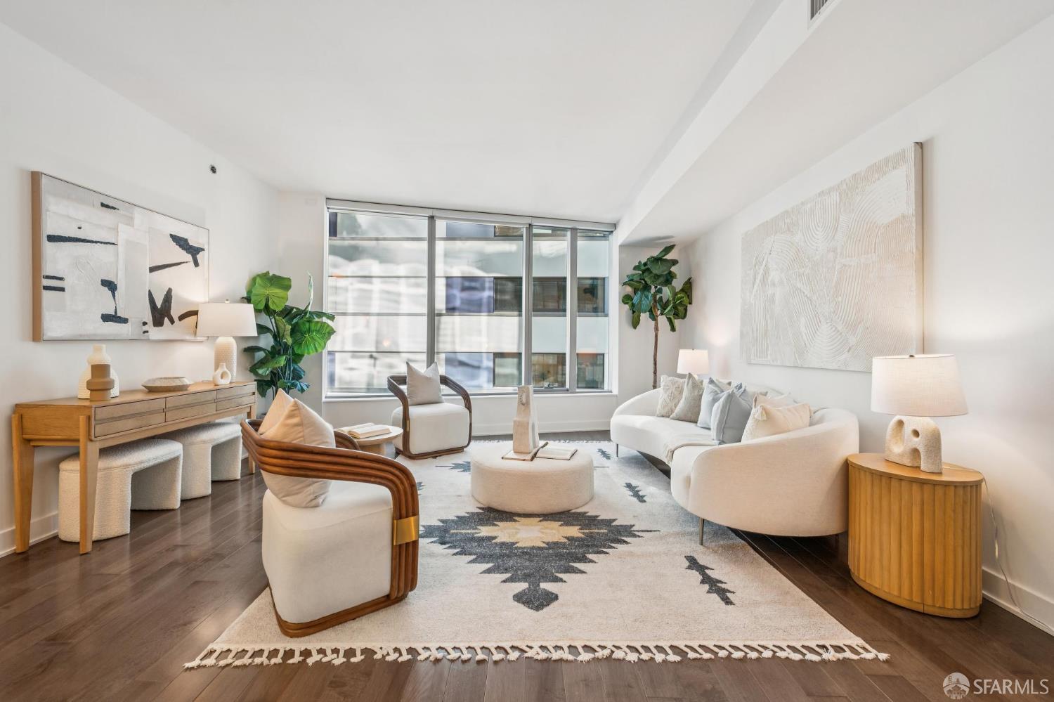 Photo #1: 426108104 Listing: Photo #1