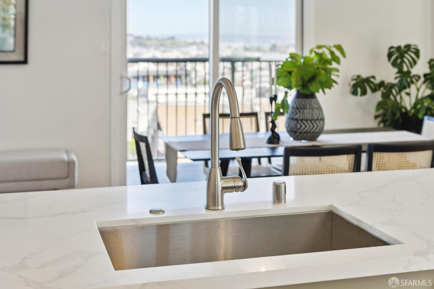 Detail Gallery Image 5 of 88 For 851 Bowdoin St, San Francisco,  CA 94134 - 4 Beds | 3 Baths