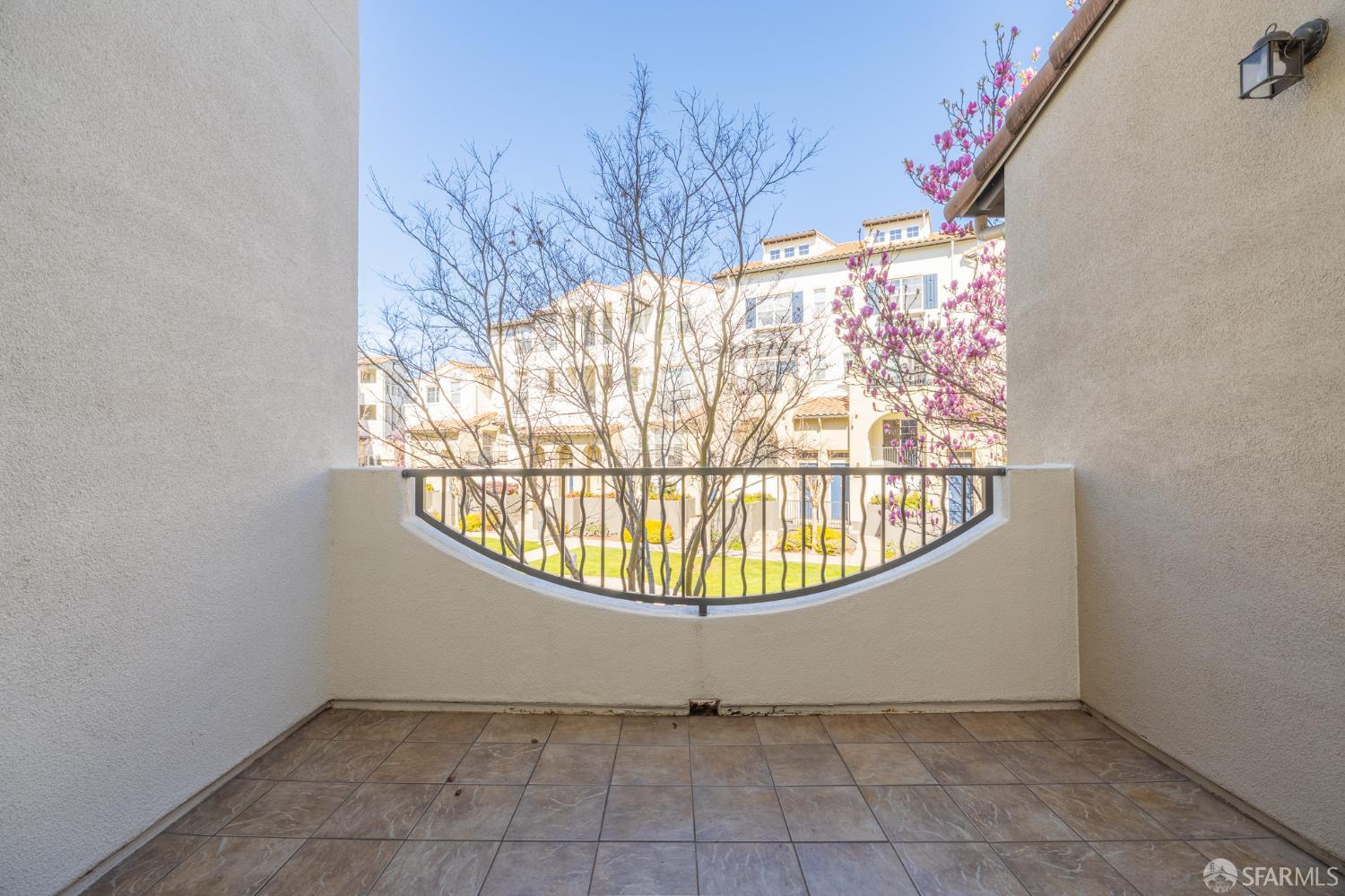 Detail Gallery Image 10 of 33 For 4138 Clarinbridge Cir, Dublin,  CA 94568 - 2 Beds | 2 Baths