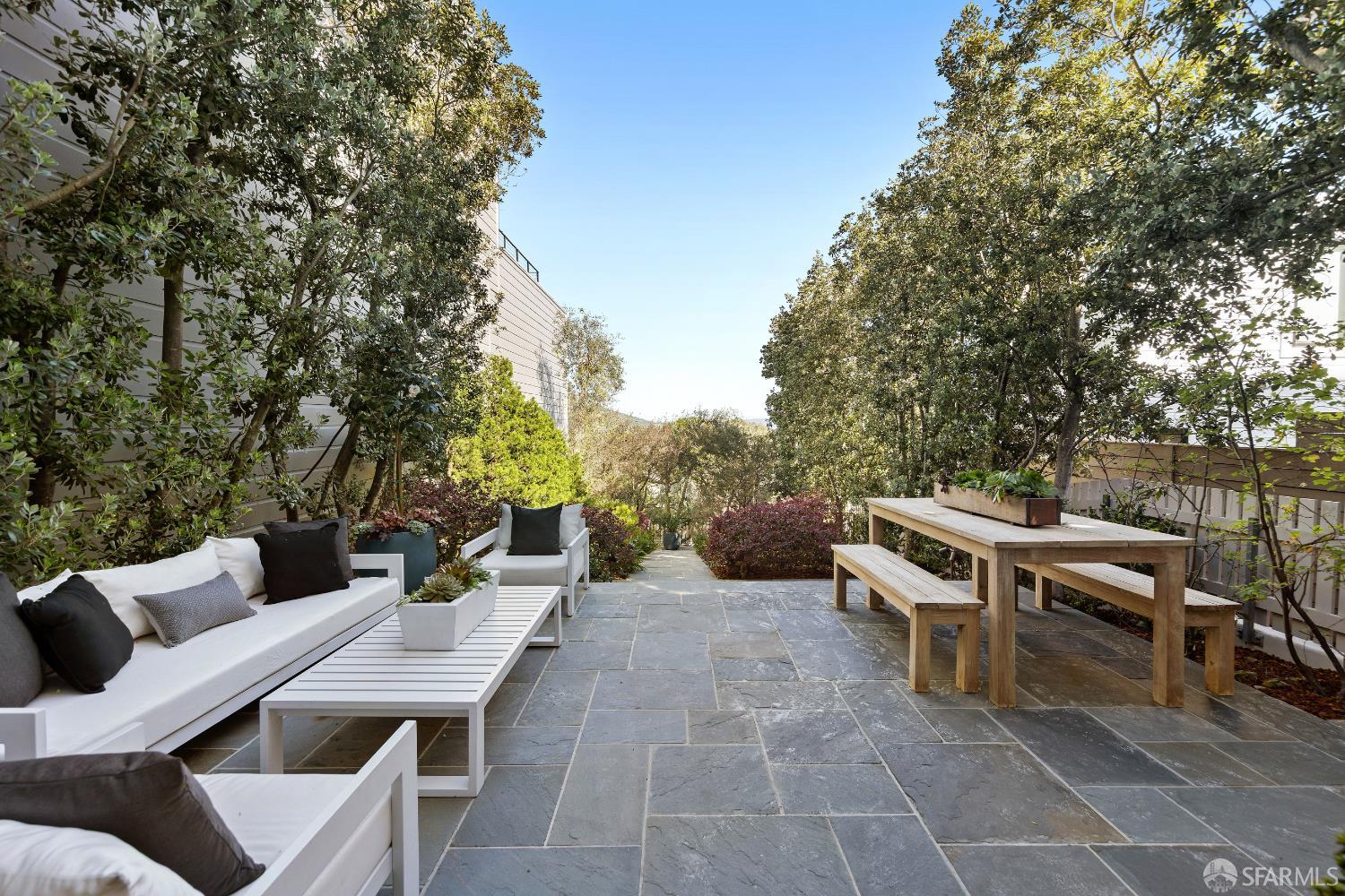 Detail Gallery Image 5 of 50 For 341 Lombard St, San Francisco,  CA 94133 - 4 Beds | 3/1 Baths