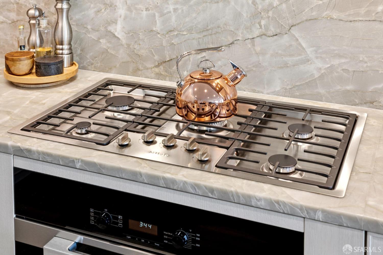 Detail Gallery Image 6 of 45 For 2525 Van Ness Ave #604,  San Francisco,  CA 94109 - 2 Beds | 2/1 Baths