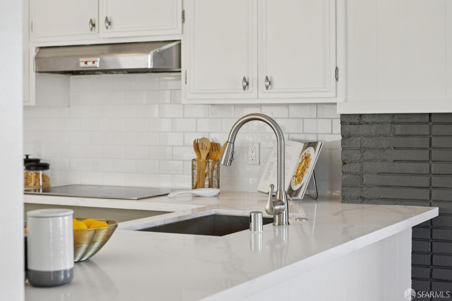 Detail Gallery Image 7 of 88 For 851 Bowdoin St, San Francisco,  CA 94134 - 4 Beds | 3 Baths