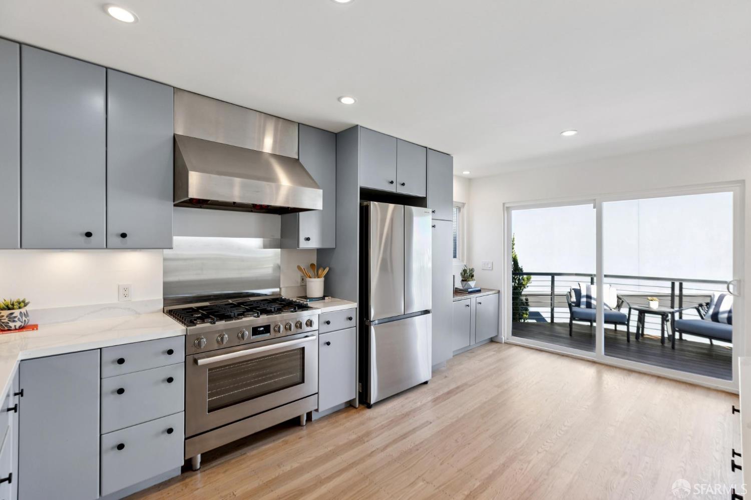 Detail Gallery Image 13 of 53 For 190 Rutledge St, San Francisco,  CA 94110 - 3 Beds | 3 Baths