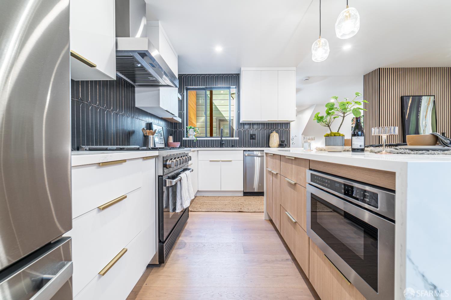 Detail Gallery Image 19 of 85 For 165 Valparaiso St, San Francisco,  CA 94133 - 4 Beds | 3 Baths