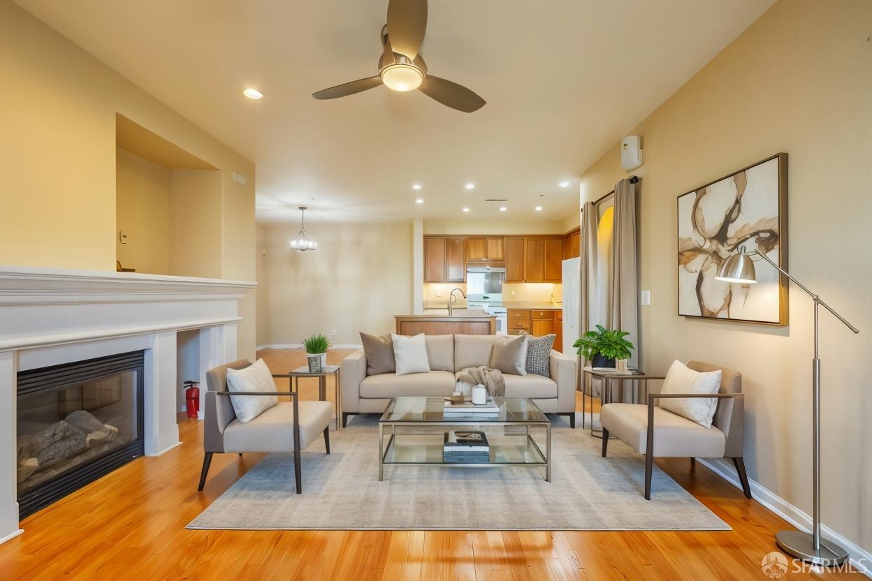 Detail Gallery Image 3 of 33 For 4138 Clarinbridge Cir, Dublin,  CA 94568 - 2 Beds | 2 Baths