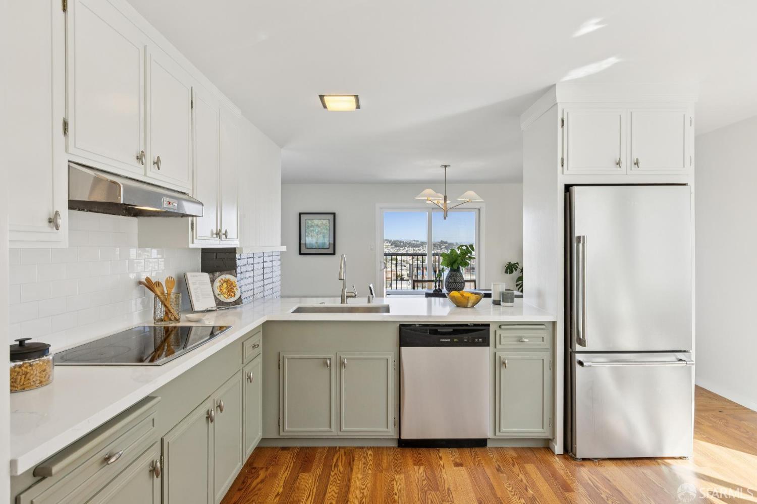 Detail Gallery Image 3 of 88 For 851 Bowdoin St, San Francisco,  CA 94134 - 4 Beds | 3 Baths