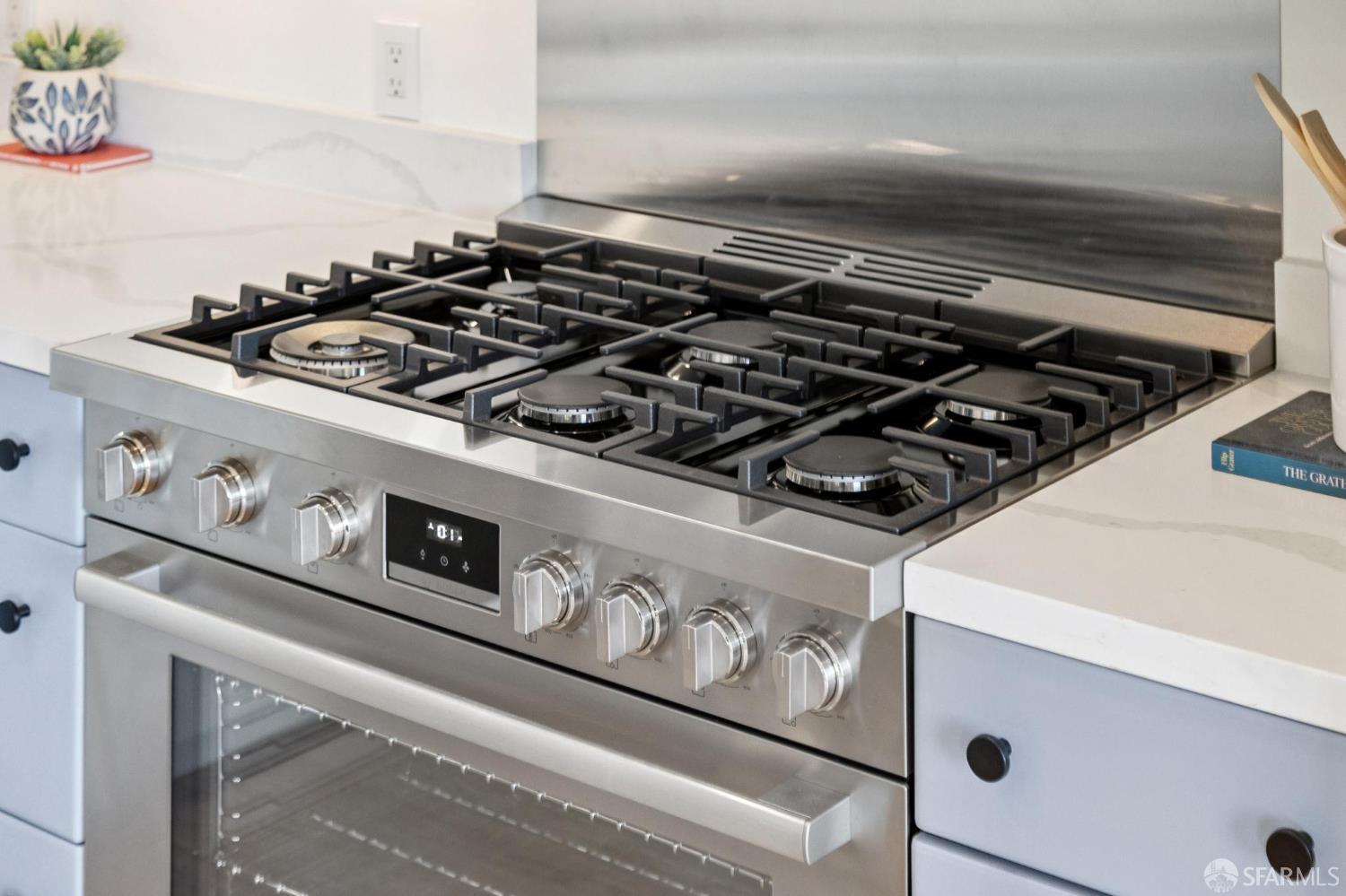 Detail Gallery Image 12 of 53 For 190 Rutledge St, San Francisco,  CA 94110 - 3 Beds | 3 Baths