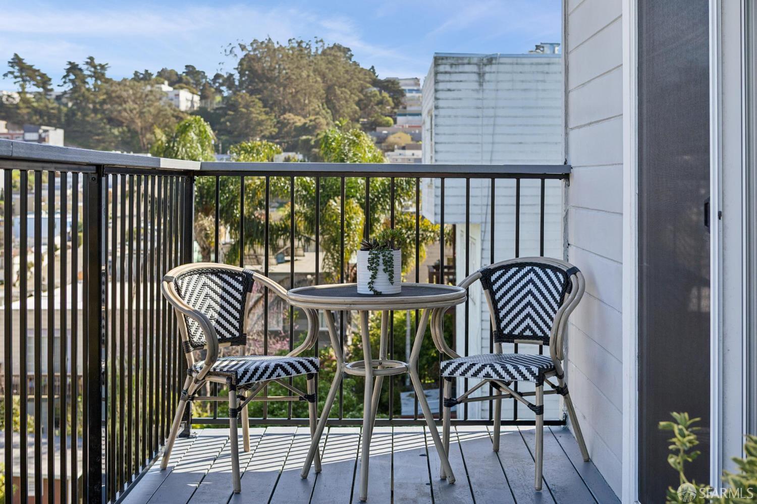 Detail Gallery Image 30 of 88 For 851 Bowdoin St, San Francisco,  CA 94134 - 4 Beds | 3 Baths