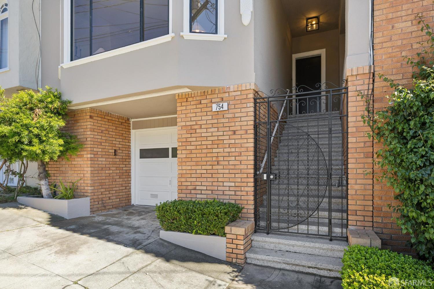 Detail Gallery Image 2 of 94 For 754 30th Ave, San Francisco,  CA 94121 - 4 Beds | 2/1 Baths