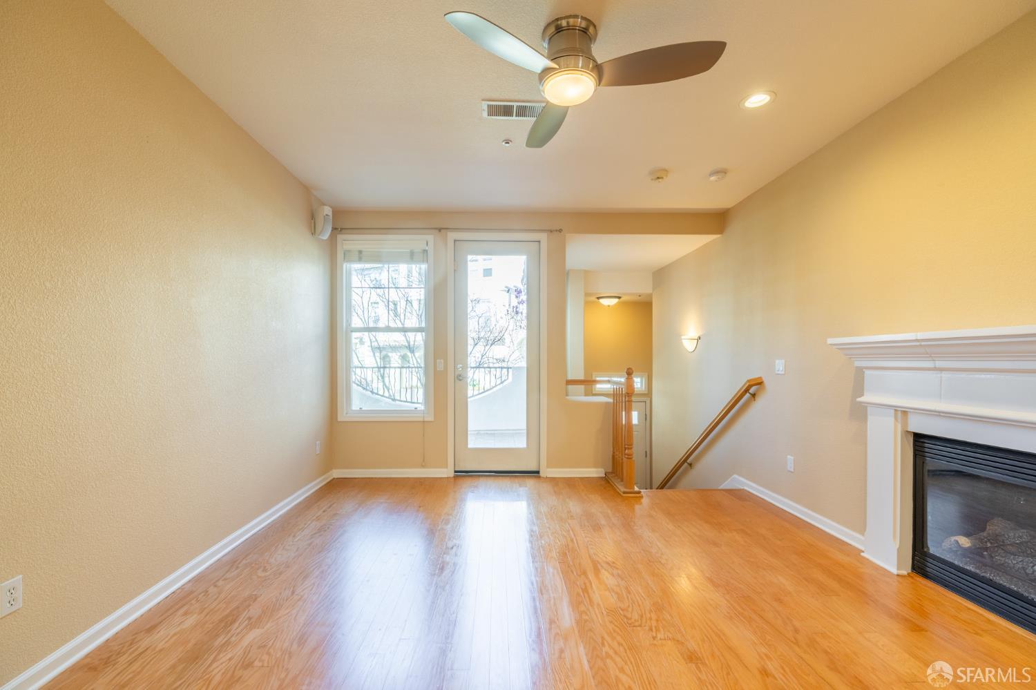 Detail Gallery Image 2 of 33 For 4138 Clarinbridge Cir, Dublin,  CA 94568 - 2 Beds | 2 Baths