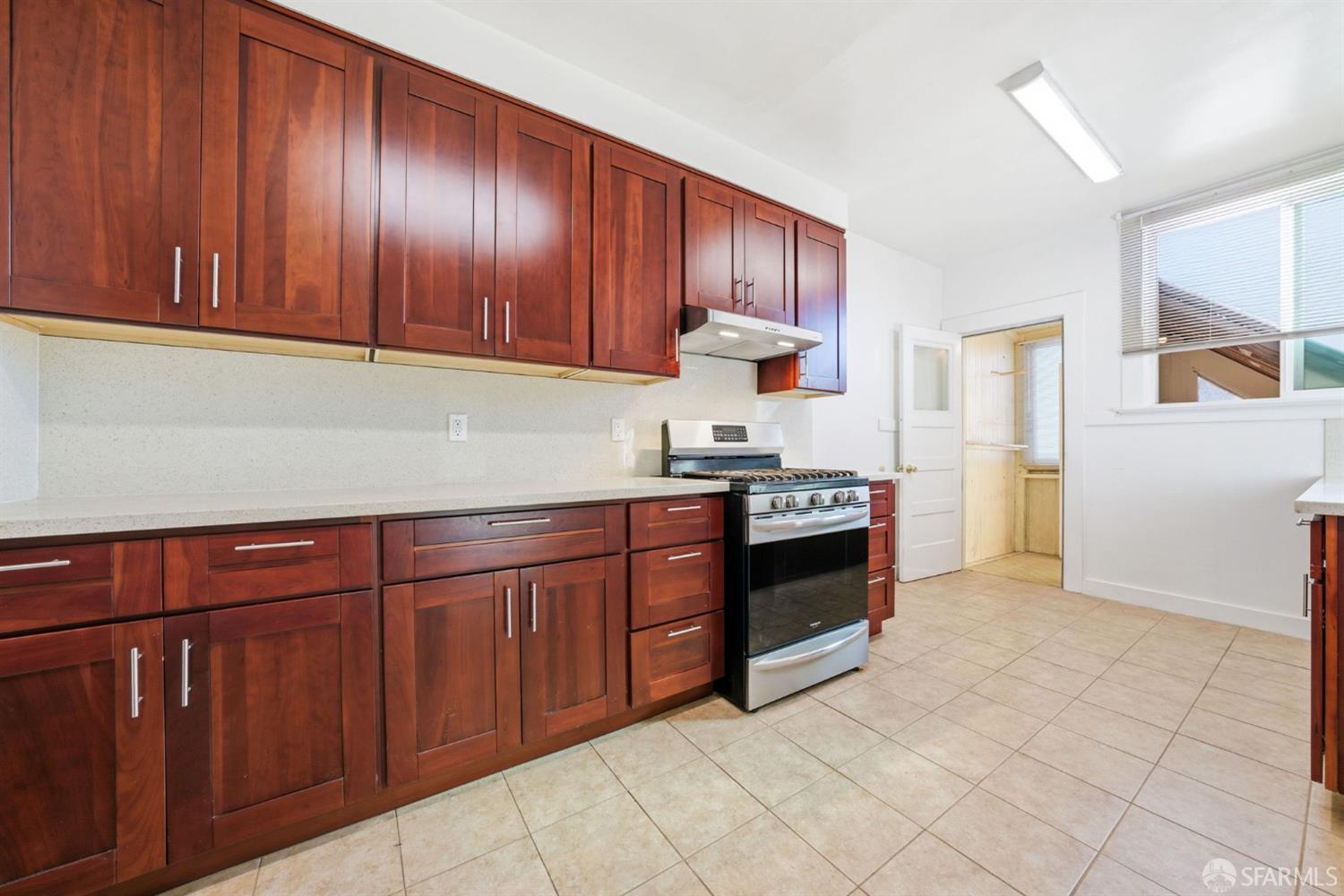 Detail Gallery Image 14 of 41 For 1835 18th Ave, San Francisco,  CA 94122 - 3 Beds | 1 Baths