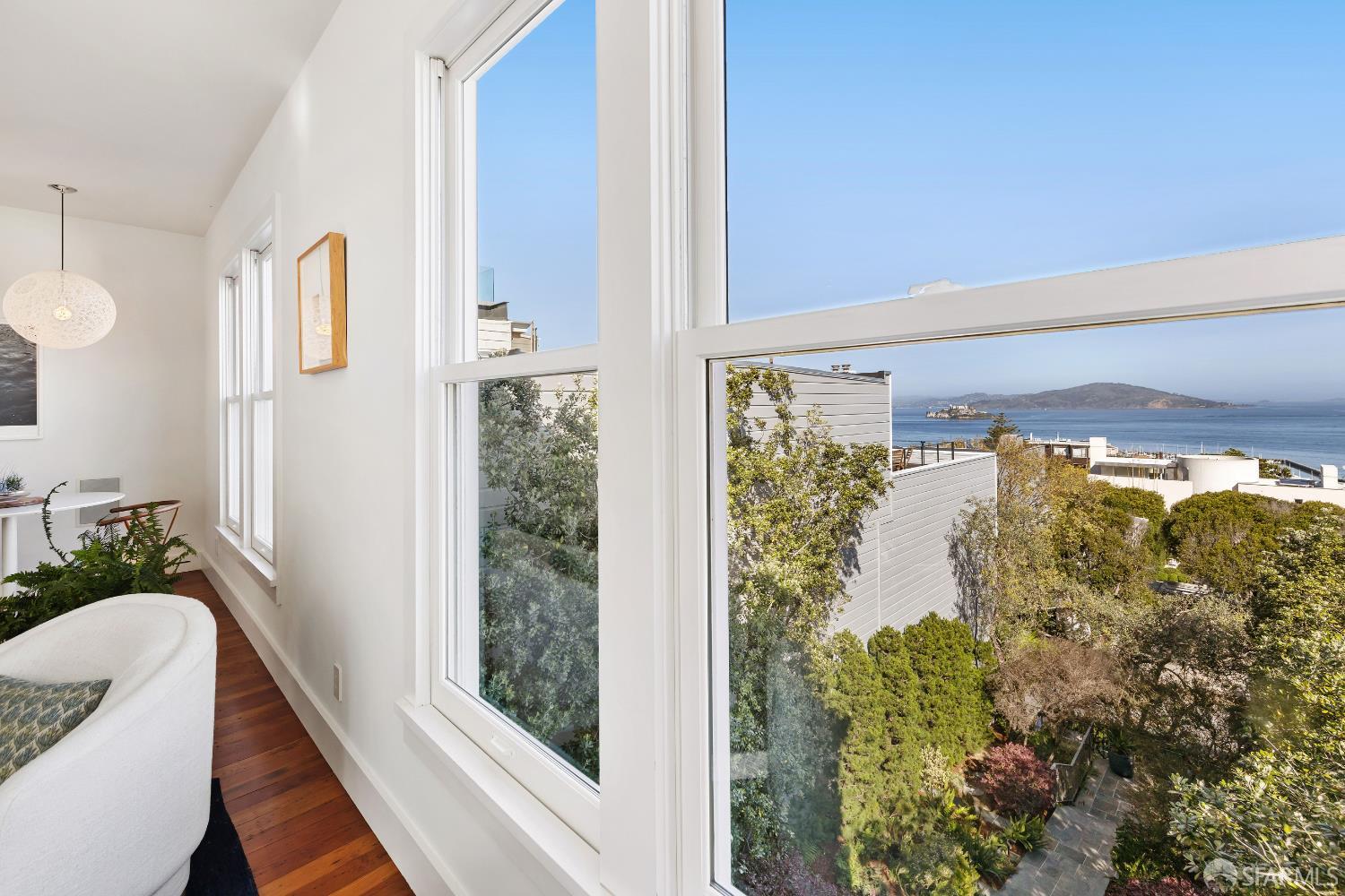 Detail Gallery Image 11 of 50 For 341 Lombard St, San Francisco,  CA 94133 - 4 Beds | 3/1 Baths