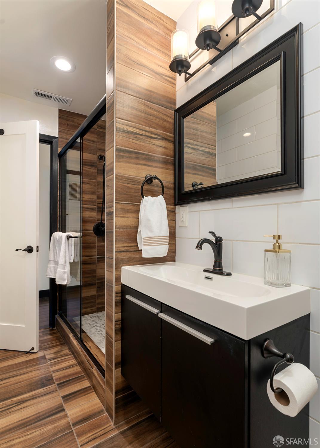 Detail Gallery Image 16 of 27 For 428 17th Ave, San Francisco,  CA 94121 - 2 Beds | 2 Baths